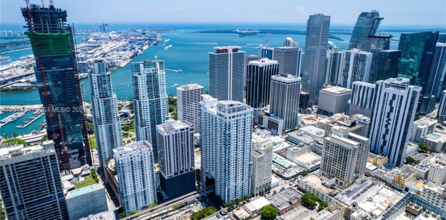 Condominio en Miami, Florida, 1 dormitorio № 2076093