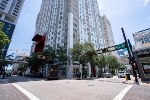 Condominio en alquiler en Miami, Florida, 1 dormitorio, 71.53 m2 № 2076093 - foto 3