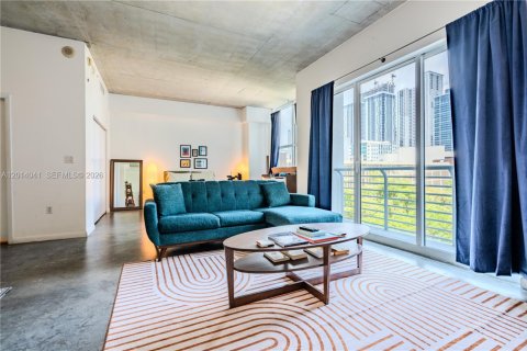 Condominio en alquiler en Miami, Florida, 1 dormitorio, 71.53 m2 № 2076093 - foto 8