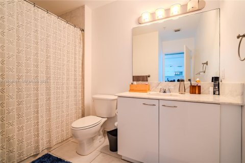 Condominio en alquiler en Miami, Florida, 1 dormitorio, 71.53 m2 № 2076093 - foto 15