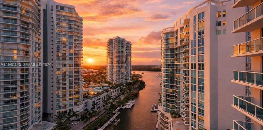 Condominio en Sunny Isles Beach, Florida, 3 dormitorios  № 2003675