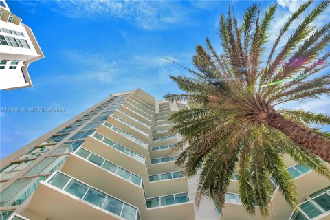 Condominio en venta en Sunny Isles Beach, Florida, 3 dormitorios, 134.43 m2 № 2003675 - foto 23