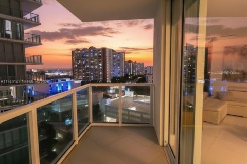 Condominio en venta en Sunny Isles Beach, Florida, 3 dormitorios, 134.43 m2 № 2003675 - foto 16