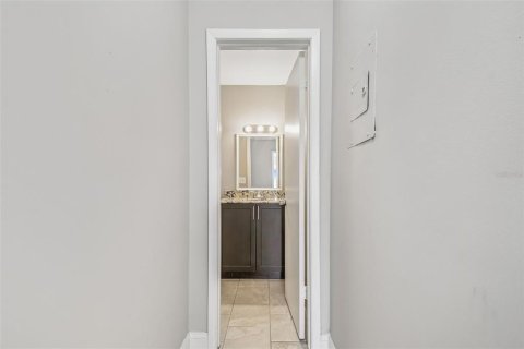 Condo in Tampa, Florida, 1 bedroom  № 1884901 - photo 27