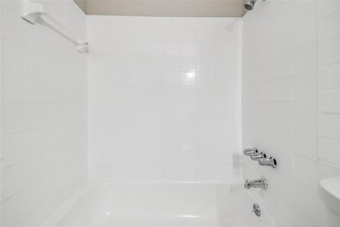 Condo in Tampa, Florida, 1 bedroom  № 1884901 - photo 29