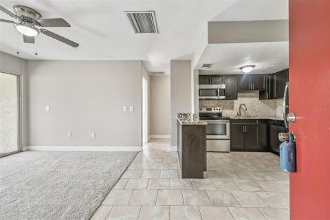 Condo in Tampa, Florida, 1 bedroom  № 1884901 - photo 9