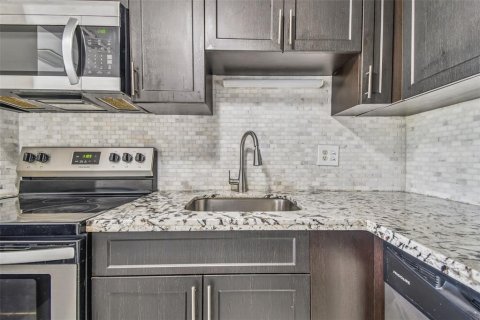 Condo in Tampa, Florida, 1 bedroom  № 1884901 - photo 15
