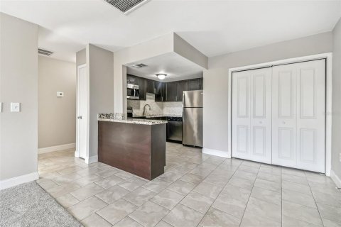 Condo in Tampa, Florida, 1 bedroom  № 1884901 - photo 21