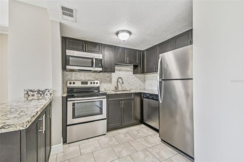Condo in Tampa, Florida, 1 bedroom  № 1884901 - photo 13