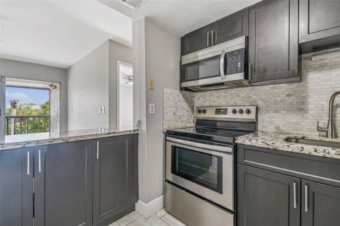 Condo in Tampa, Florida, 1 bedroom  № 1884901 - photo 14