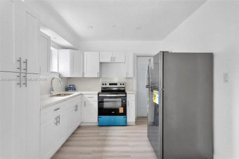 Купить виллу или дом в Норт-Майами, Флорида 2 спальни, 89.19м2, № 2056579 - фото 16