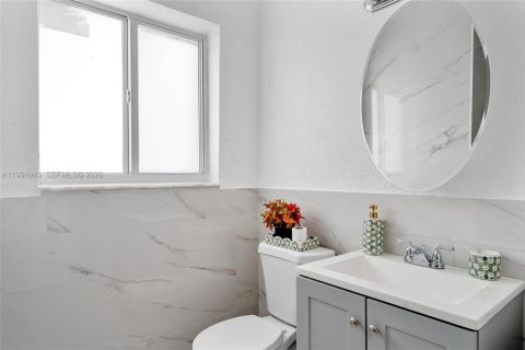 Купить виллу или дом в Норт-Майами, Флорида 2 спальни, 89.19м2, № 2056579 - фото 24