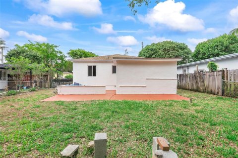 Купить виллу или дом в Норт-Майами, Флорида 2 спальни, 89.19м2, № 2056579 - фото 27