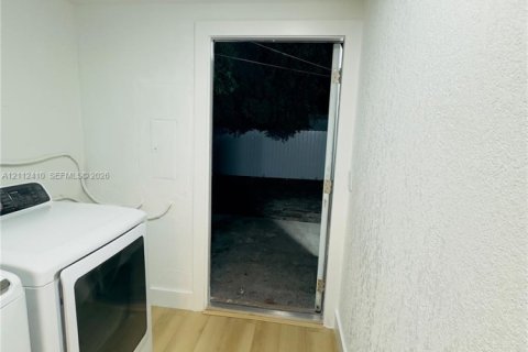 Villa ou maison à louer à Oakland Park, Floride: 2 chambres, 134.99 m2 № 2432562 - photo 13