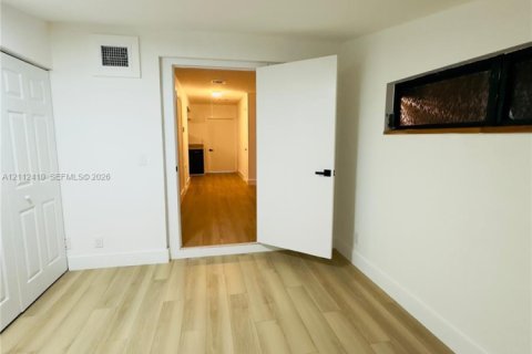Villa ou maison à louer à Oakland Park, Floride: 2 chambres, 134.99 m2 № 2432562 - photo 11