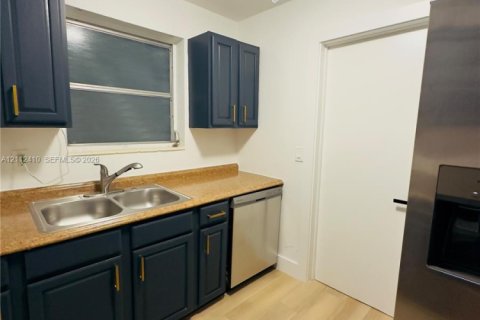 Villa ou maison à louer à Oakland Park, Floride: 2 chambres, 134.99 m2 № 2432562 - photo 3