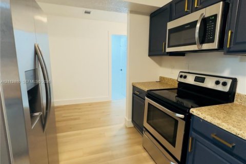 Villa ou maison à louer à Oakland Park, Floride: 2 chambres, 134.99 m2 № 2432562 - photo 8