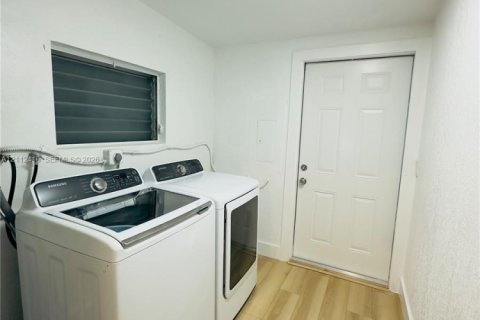 Villa ou maison à louer à Oakland Park, Floride: 2 chambres, 134.99 m2 № 2432562 - photo 5