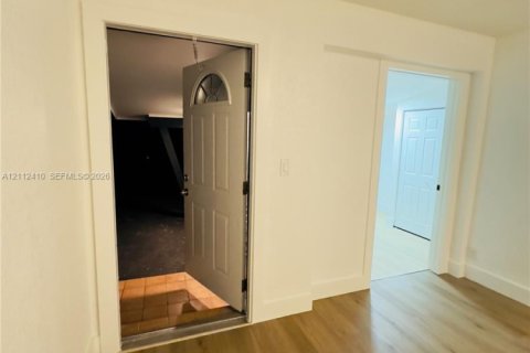 Villa ou maison à louer à Oakland Park, Floride: 2 chambres, 134.99 m2 № 2432562 - photo 4