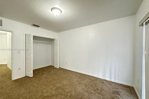 Touwnhouse à vendre à Florida City, Floride: 3 chambres, 141.86 m2 № 2428361 - photo 5