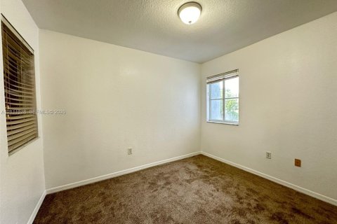 Touwnhouse à vendre à Florida City, Floride: 3 chambres, 141.86 m2 № 2428361 - photo 8