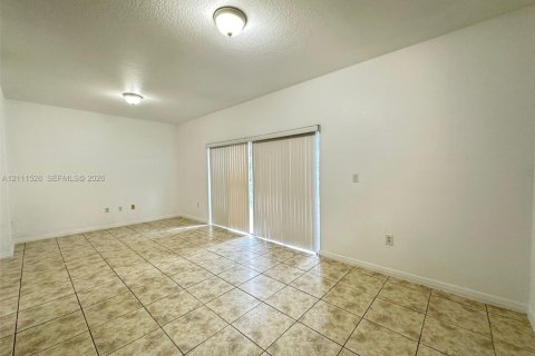 Touwnhouse à vendre à Florida City, Floride: 3 chambres, 141.86 m2 № 2428361 - photo 4