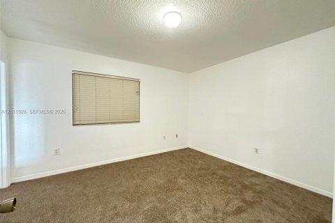 Touwnhouse à vendre à Florida City, Floride: 3 chambres, 141.86 m2 № 2428361 - photo 11