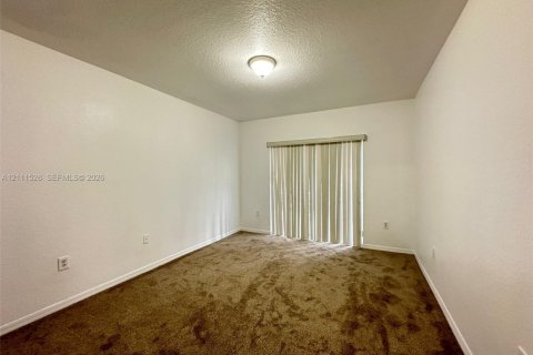 Touwnhouse à vendre à Florida City, Floride: 3 chambres, 141.86 m2 № 2428361 - photo 6
