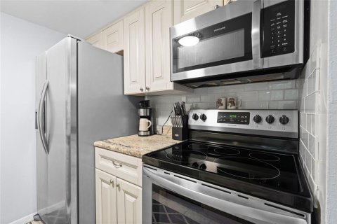 Condominio en venta en Belleair Bluffs, Florida, 1 dormitorio, 64.1 m2 № 1894863 - foto 12