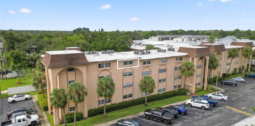 Condo in Belleair Bluffs, Florida, 1 bedroom № 1894863