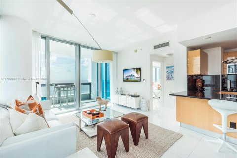 Condominio en alquiler en Miami Beach, Florida, 2 dormitorios, 119.84 m2 № 1705581 - foto 2