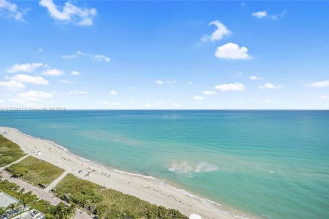Condominio en alquiler en Miami Beach, Florida, 2 dormitorios, 119.84 m2 № 1705581 - foto 14