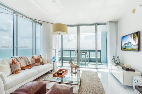 Condominio en alquiler en Miami Beach, Florida, 2 dormitorios, 119.84 m2 № 1705581 - foto 3
