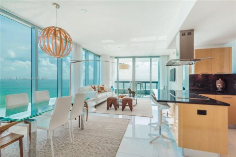 Condominio en alquiler en Miami Beach, Florida, 2 dormitorios, 119.84 m2 № 1705581 - foto 1