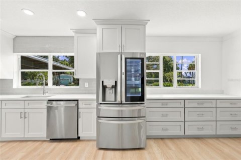 Villa ou maison à vendre à Orlando, Floride: 4 chambres, 199 m2 № 2418459 - photo 28