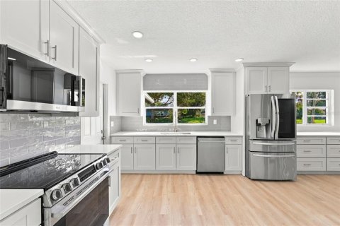 Villa ou maison à vendre à Orlando, Floride: 4 chambres, 199 m2 № 2418459 - photo 29