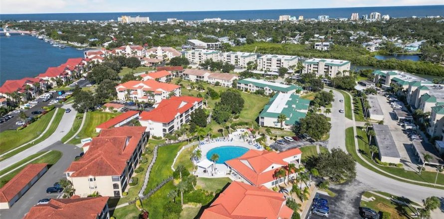 Condo à New Smyrna Beach, Floride, 2 chambres № 2223343