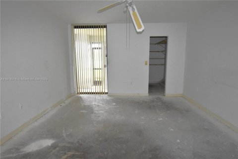 Condo in Lauderhill, Florida, 2 bedrooms  № 1779687 - photo 9