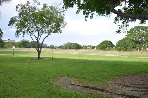 Condo in Lauderhill, Florida, 2 bedrooms  № 1779687 - photo 14