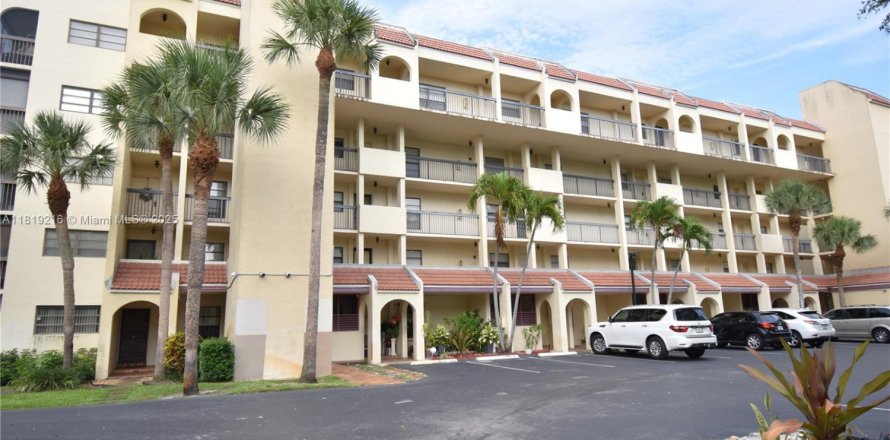 Condo in Lauderhill, Florida, 2 bedrooms № 1779687