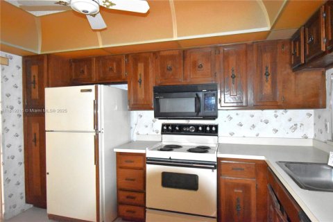 Condo in Lauderhill, Florida, 2 bedrooms  № 1779687 - photo 2