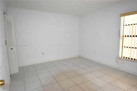 Condo in Lauderhill, Florida, 2 bedrooms  № 1779687 - photo 7