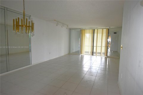 Condo in Lauderhill, Florida, 2 bedrooms  № 1779687 - photo 5