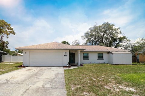 Villa ou maison à Casselberry, Floride 4 chambres, 166.67 m2 № 2220395