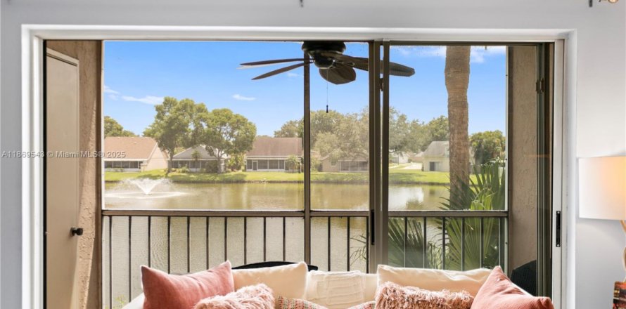 Кондоминиум с 2 спальнями в Делрей-Бич, Флорида № 2051634