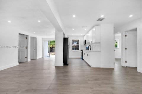 House in Pompano Beach, Florida 3 bedrooms, 91.04 sq.m. № 2043850 - photo 2