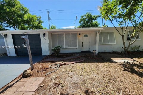 House in Pompano Beach, Florida 3 bedrooms, 91.04 sq.m. № 2043850