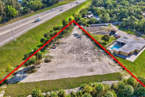 Купить коммерческую недвижимость в Уэст-Палм-Бич, Флорида № 2038159 - фото 2