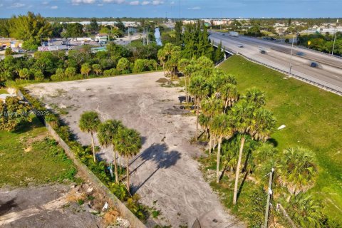 Propiedad comercial en West Palm Beach, Florida № 2038159