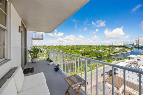 Condominio en venta en Miami Beach, Florida, 2 dormitorios № 1953653 - foto 29